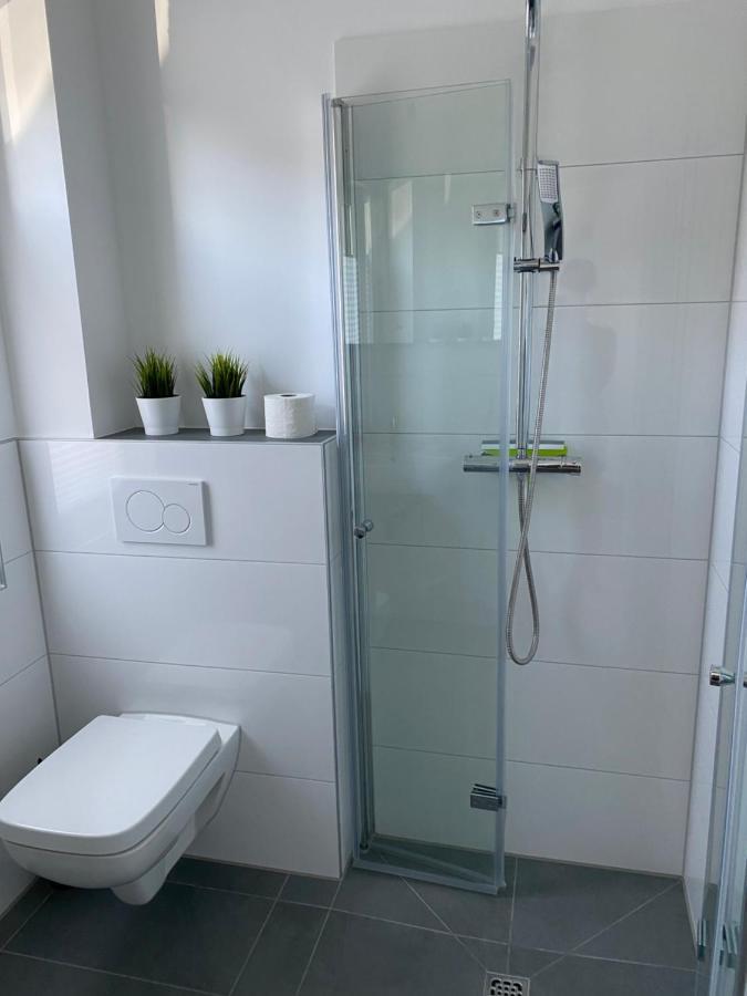 Messezimmer Nahe Der Duesseldorfer Messe Mit Eigenem Eingang Und Gratis Minibar Extérieur photo